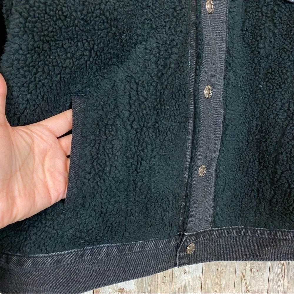 Levi’s‎ Premium Denim Ex-Boyfriend Trucker Sherpa Jacket Size Small Women